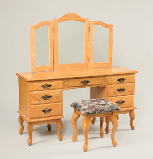 510-Queen-Anne-Dressing-Table-811-Stool